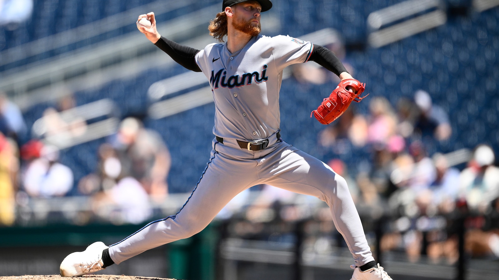 Marlins finish off a 3-game sweep in Washington with a 4-1 win over the Nationals