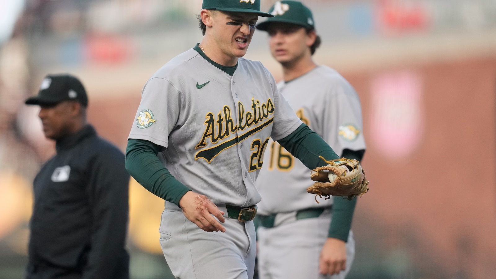 Athletics' Zack Gelof loses hit streak at 24 games after getting spiked on his right hand