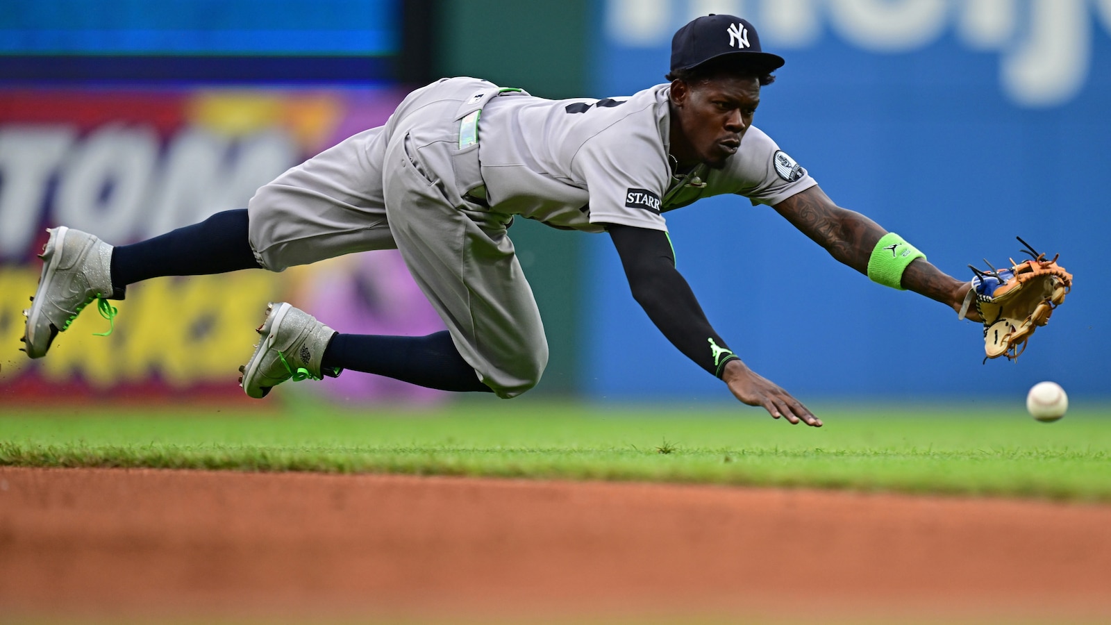 Cody Bellinger's 2-run single with bases loaded in 10th propels Yankees to 7-5 win over Guardians