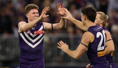 Western Derby: Fremantle Dockers produce comprehensive 70-point victory over West Coast Eagles