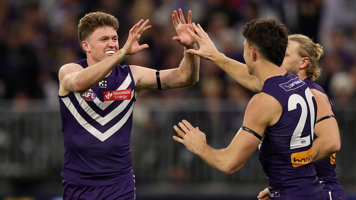 Western Derby: Fremantle Dockers produce comprehensive 70-point victory over West Coast Eagles
