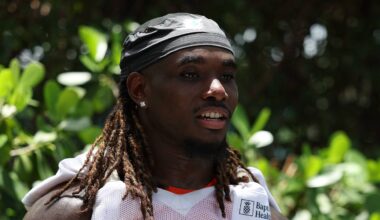 Miami Dolphins center Aaron Brewer