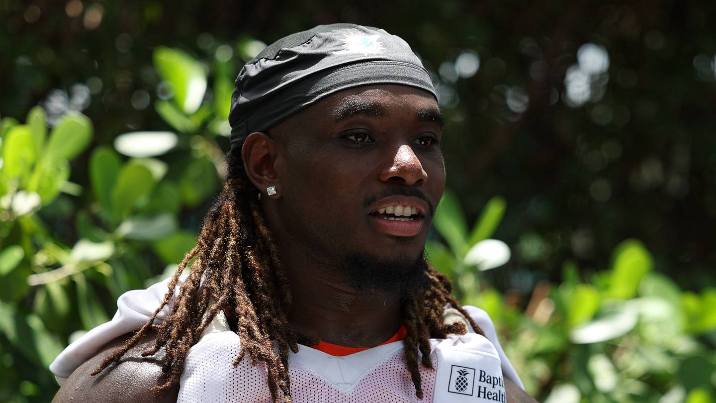 Miami Dolphins center Aaron Brewer