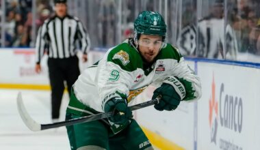 KELOWNA, CANADA - MAY 31: Landon DuPont #9 of the Everett Silvertips plays the puck during the third period of their 2026 Memorial Cup final game against the Kitchener Rangers at Prospera Place on May 31, 2026 in Kelowna, British Columbia, Canada. (Photo by Derek Cain/Getty Images)