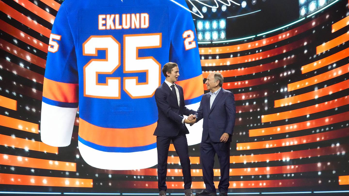 Victor Eklund Finding Groove with New York Islanders