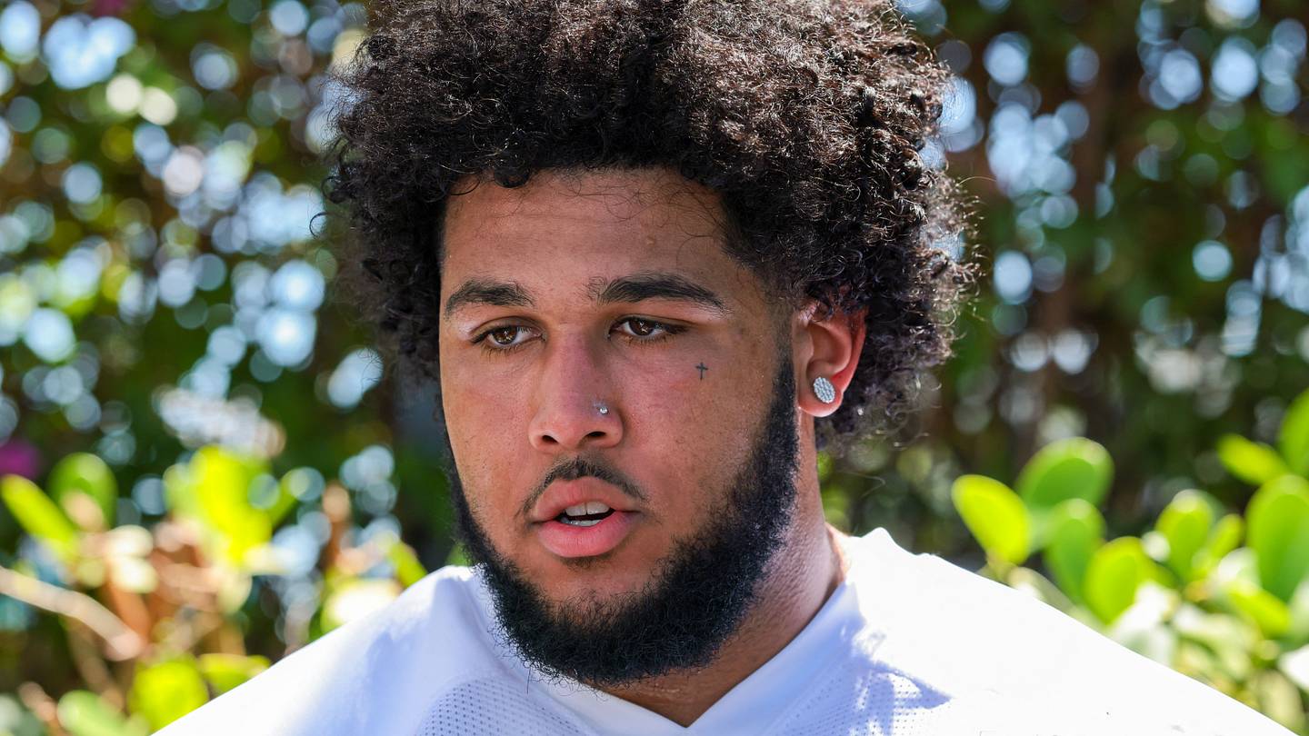 Miami Dolphins guard Kadyn Proctor
