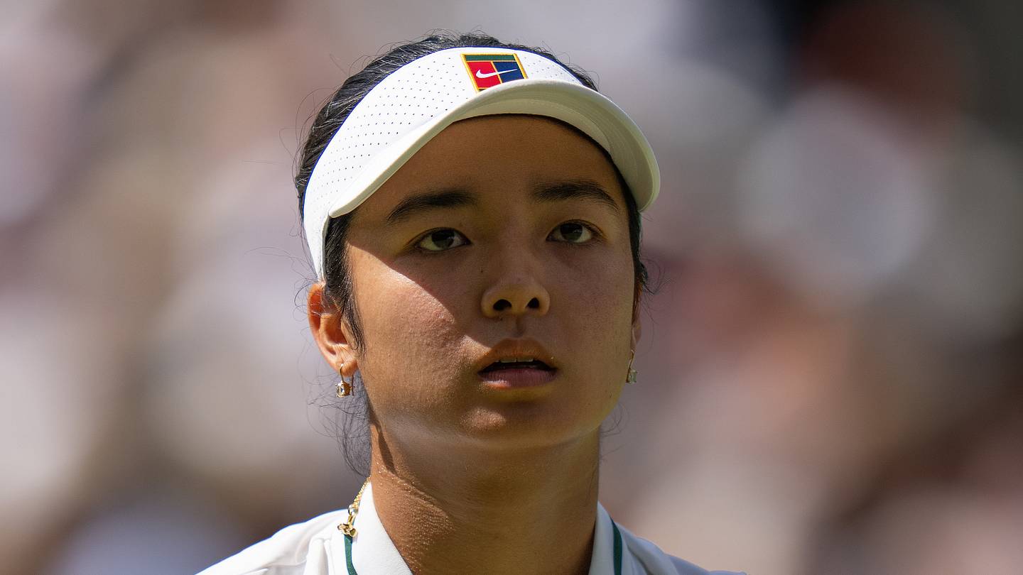 Alexandra Eala during a match against Iga Swiatek