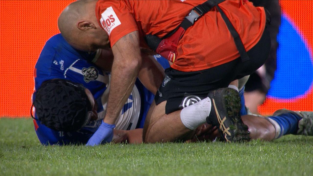 NRL 2026: Stephen Crichton stretchered off in Bulldogs loss to Raiders, injury update