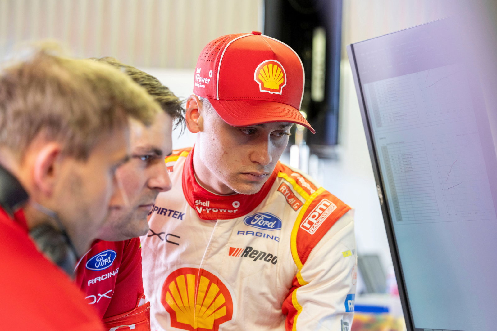 Kostecki defends struggling rookie DJR teammate