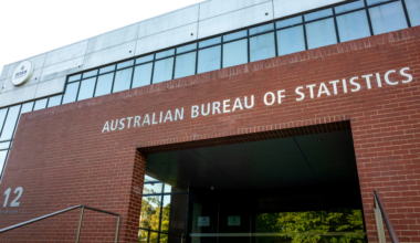 Australian job mobility slides to 7.2% as job hugging persists