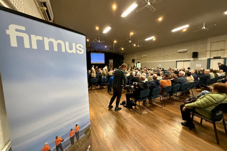 Tailem Bend locals at a public forum.