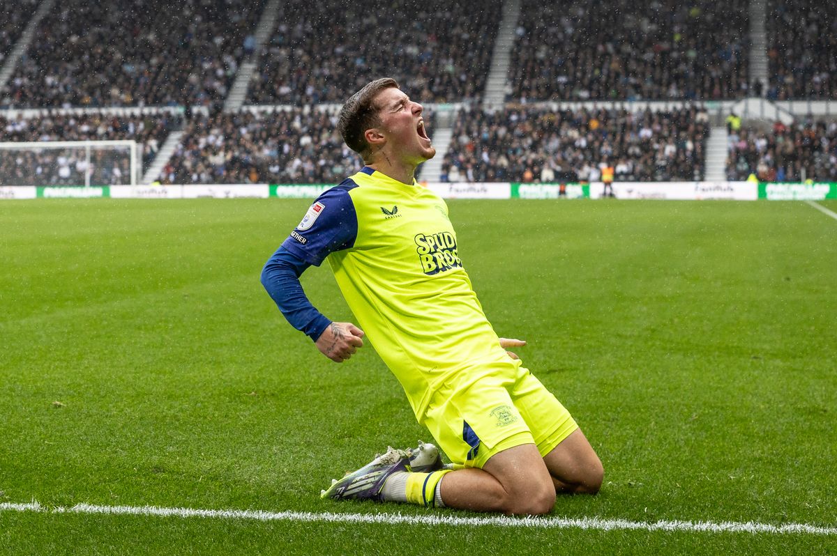 Tottenham Hotspur midfielder Alfie Devine is set to move to Preston North End and is undergoing a medical with the Championship club on Tuesday
