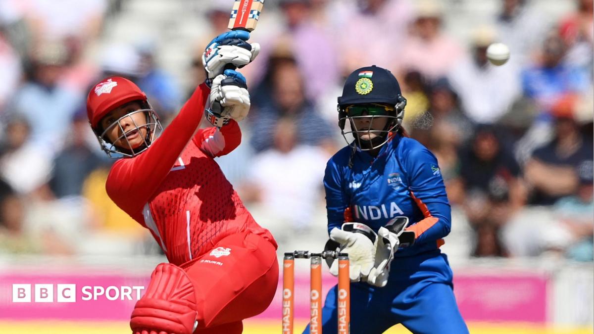 Sophie Dunkley bats for Team England against India
