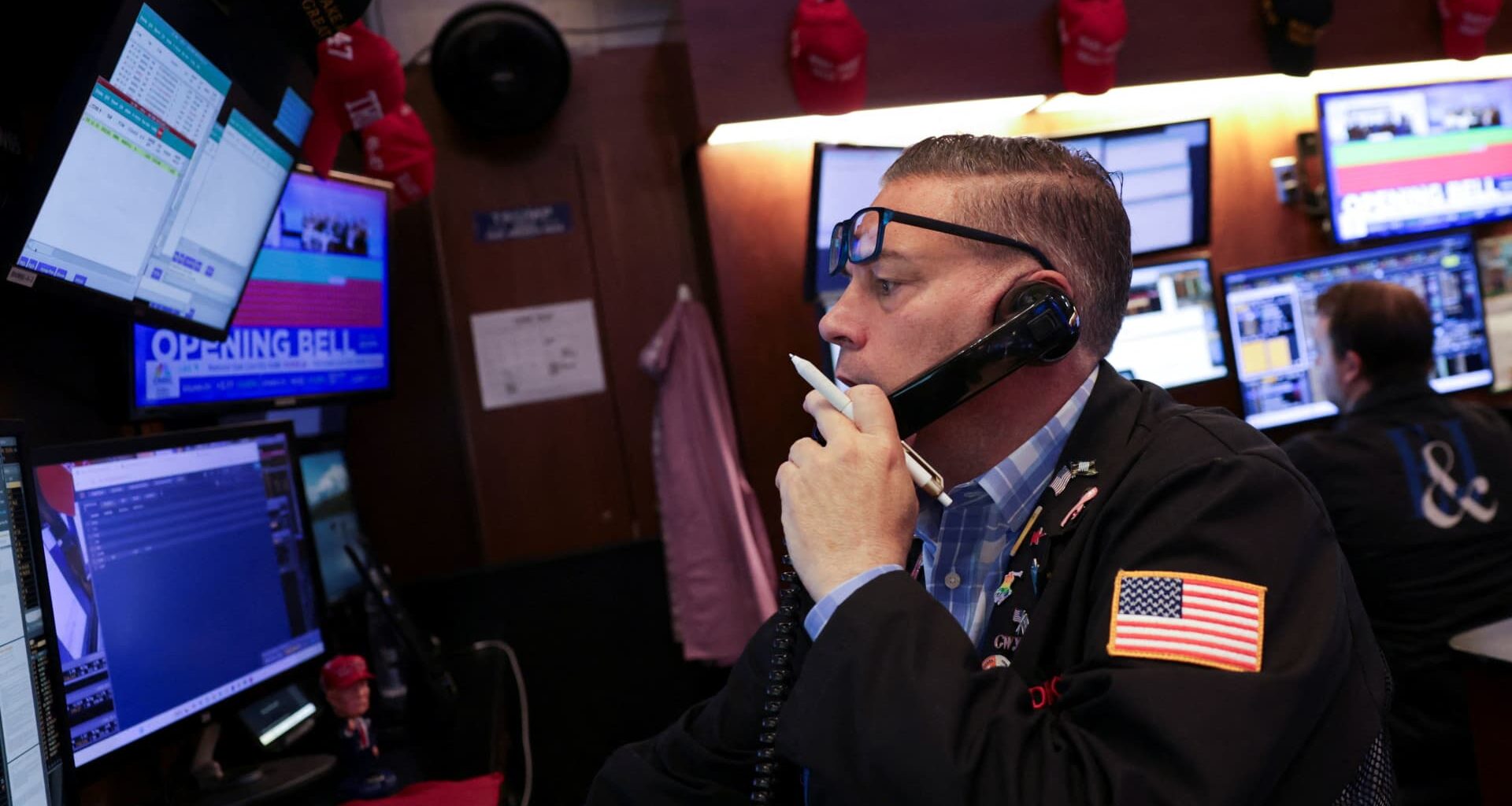 Treasury yields tumble as traders weigh domestic outlook and fresh Middle East strikes