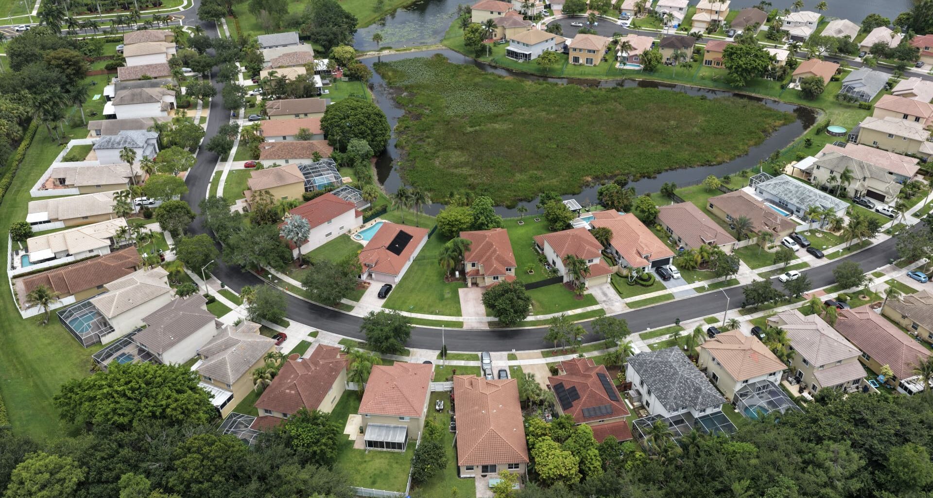 Weekly mortgage demand drops as rates remain stuck in a narrow range