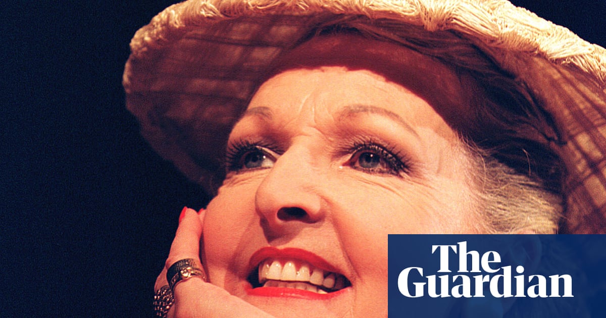 ‘Giggly, mischievous and extremely generous’: tributes to Penelope Keith | Theatre