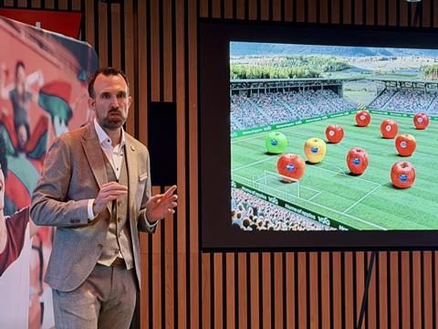 Vog apples football Hannes Tauber