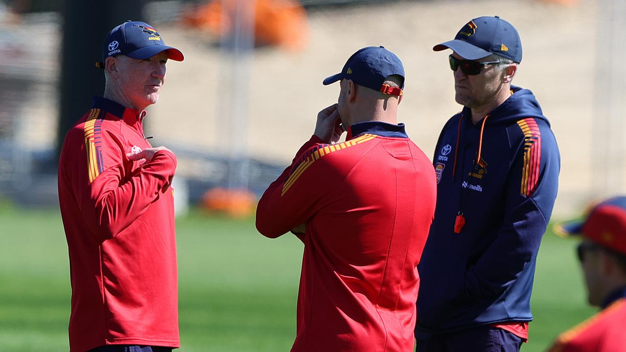 AFL news 2026: Murray Davis revealed as Essendon Bombers head coach candidate, latest news, AFLW ball glitch