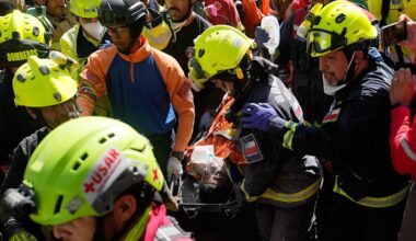 Venezuela earthquakes: Survivor rescued in La Guaira eight days after disaster