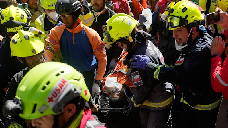 Venezuela earthquakes: Survivor rescued in La Guaira eight days after disaster