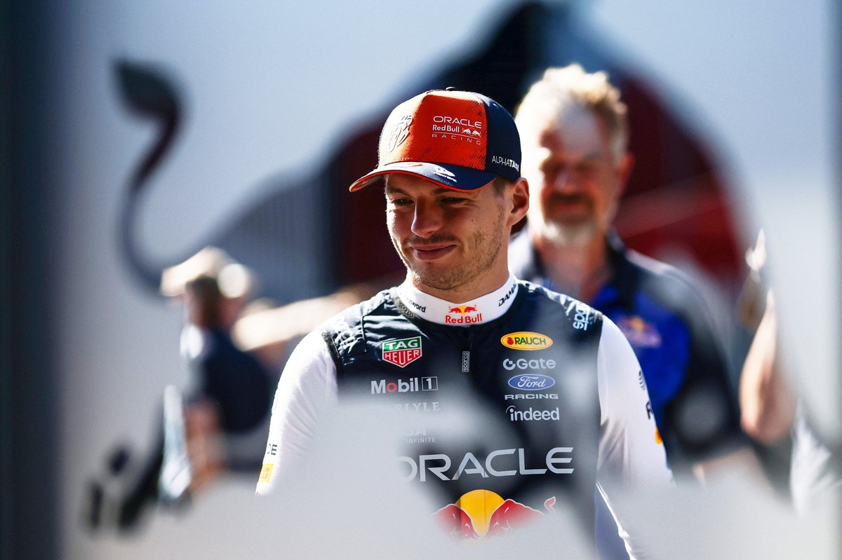 F1 fans poke fun at Max Verstappen Mercedes rumours after Toto Wolff moment