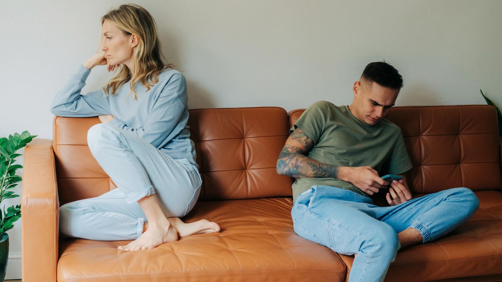 2 Signs Your Relationship Runs On Routine, Not Love, By A Psychologist