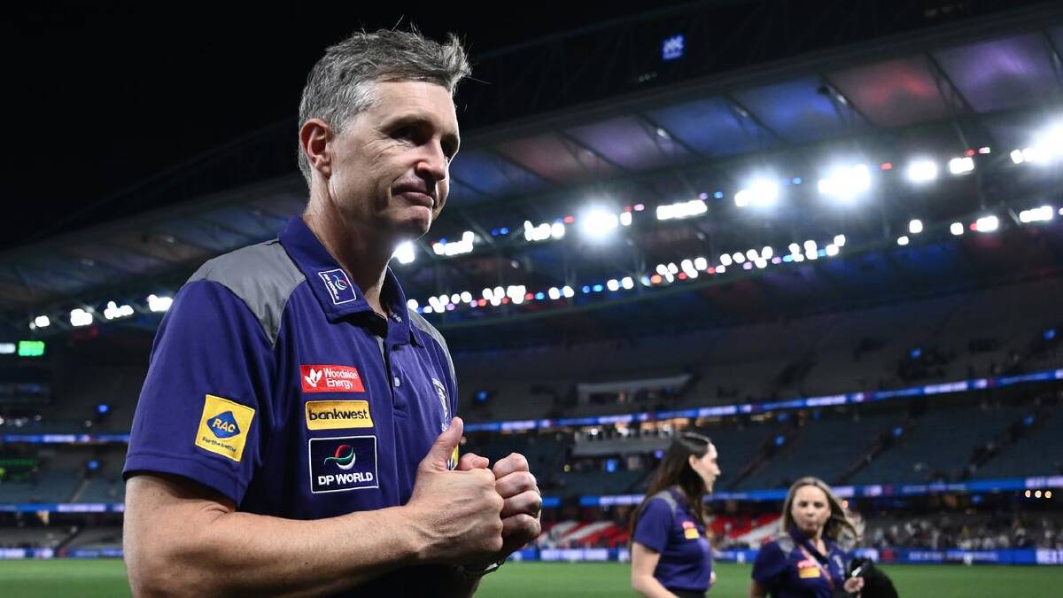 Fremantle head coach Justin Longmuir has some big calls to make against the Swans. (Joel Carrett/AAP PHOTOS)