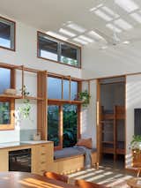 An Entire Wall of Screens Opens This Australian Beach Home to Its Breezy Setting - Photo 11 of 16 -