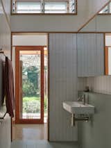 An Entire Wall of Screens Opens This Australian Beach Home to Its Breezy Setting - Photo 16 of 16 -