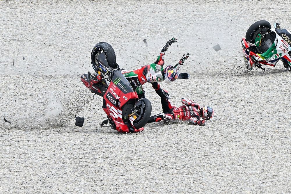 Johann Zarco, Team LCR Honda, Francesco Bagnaia, Ducati Team crash