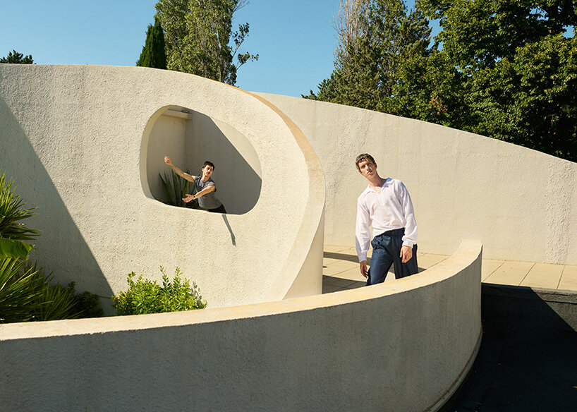 gerard & kelly reinhabit modernist villa benkemoun in arles with site-specific performance - 2