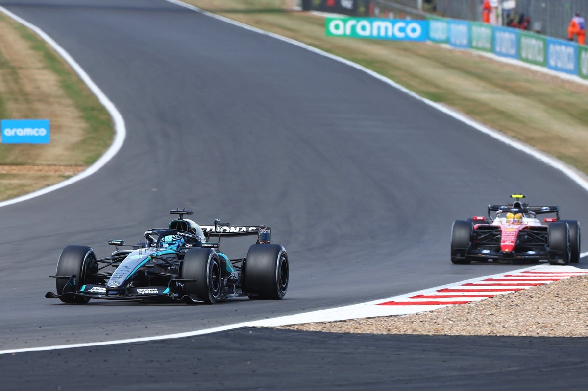 Mercedes reliability woes open door to Ferrari championship bid, says former F1 driver