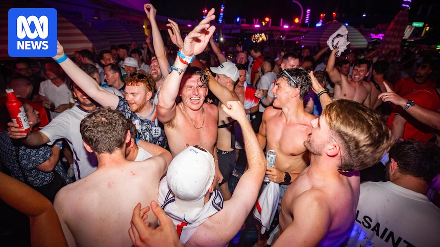 World Cup: England and Norway fans make late dash to Miami for football's spring break