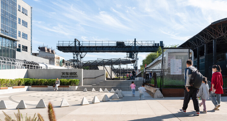The 798·751 Train Street Renovation / Studio NOR - Exterior Photography, Handrail