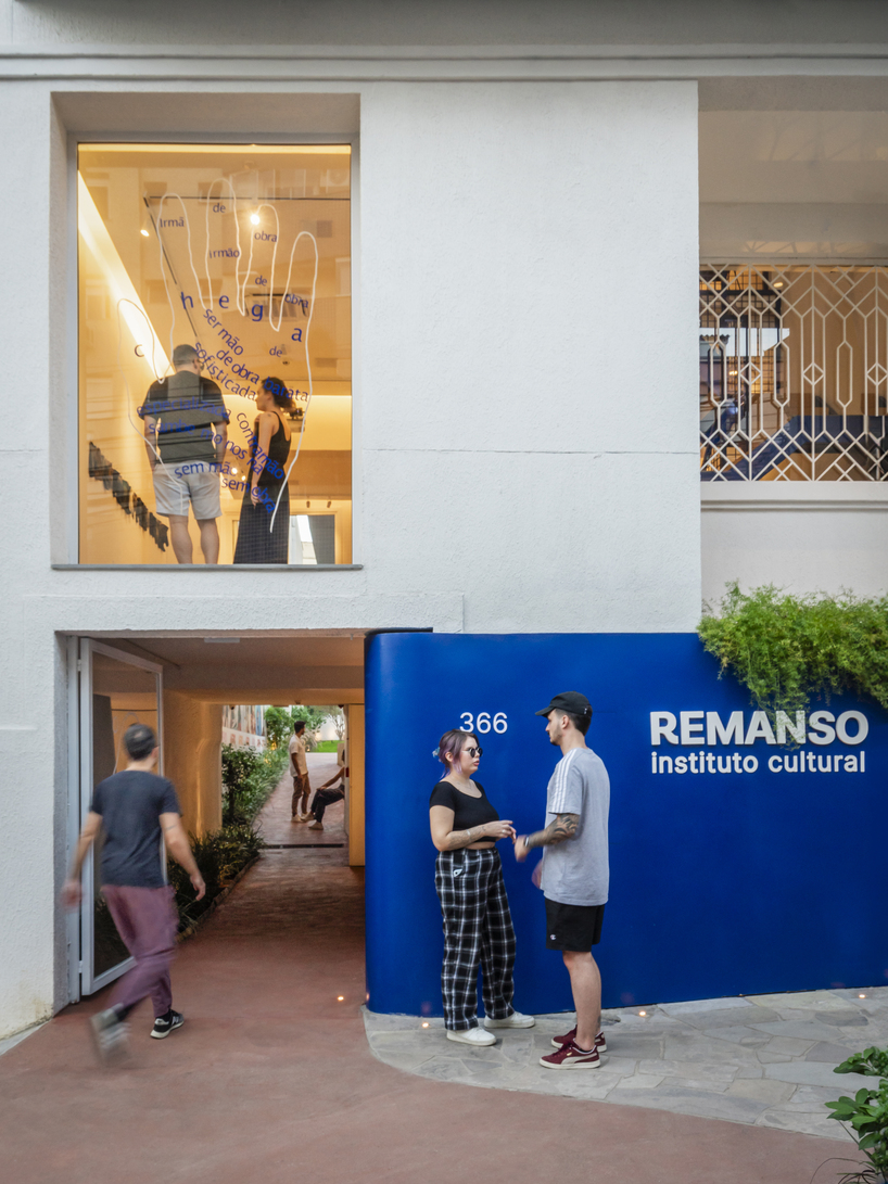 exposed brick and blue metal transform a 1930s brazilian house into a cultural art hub - 2