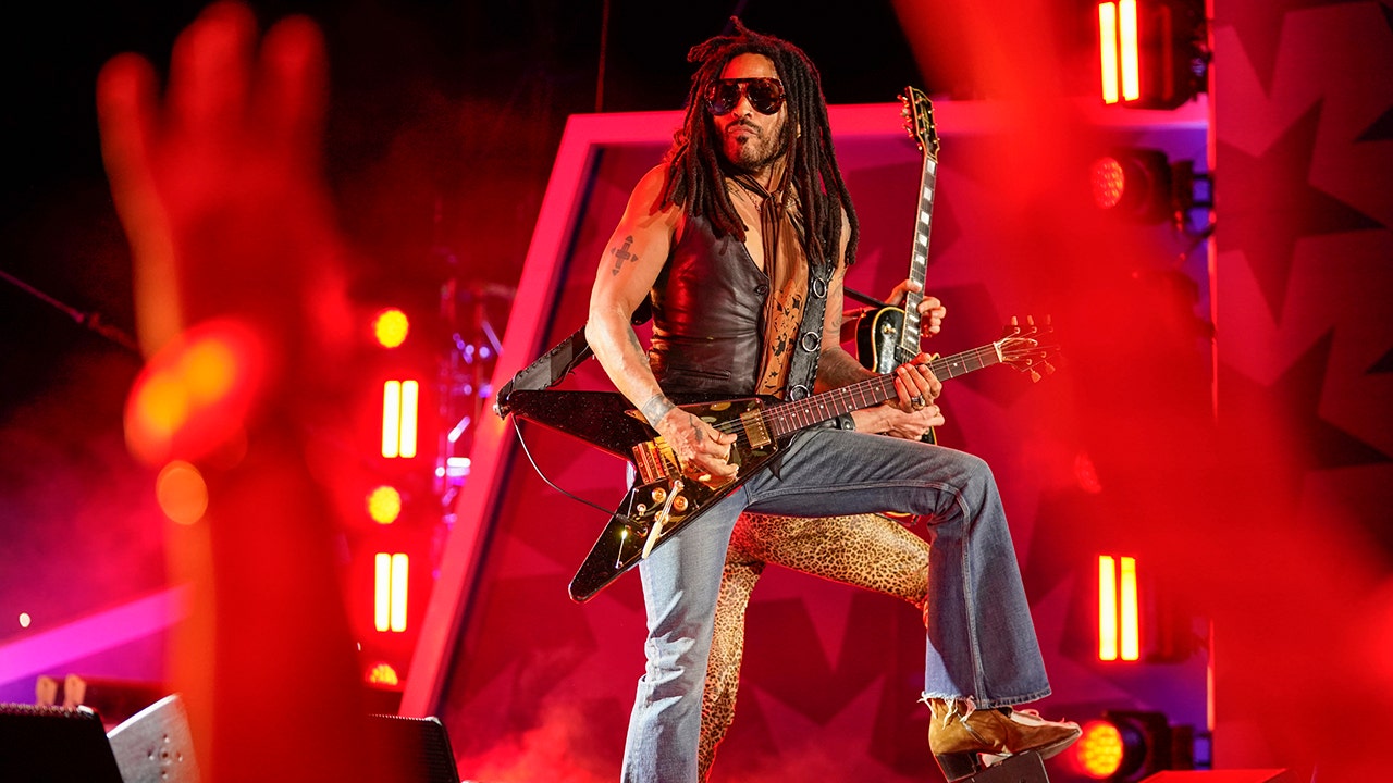 Lenny Kravitz reveals the routine behind his 10-pack abs at age 62