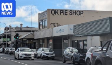 Mount Gambier man admits to indecent behaviour at third shop in April
