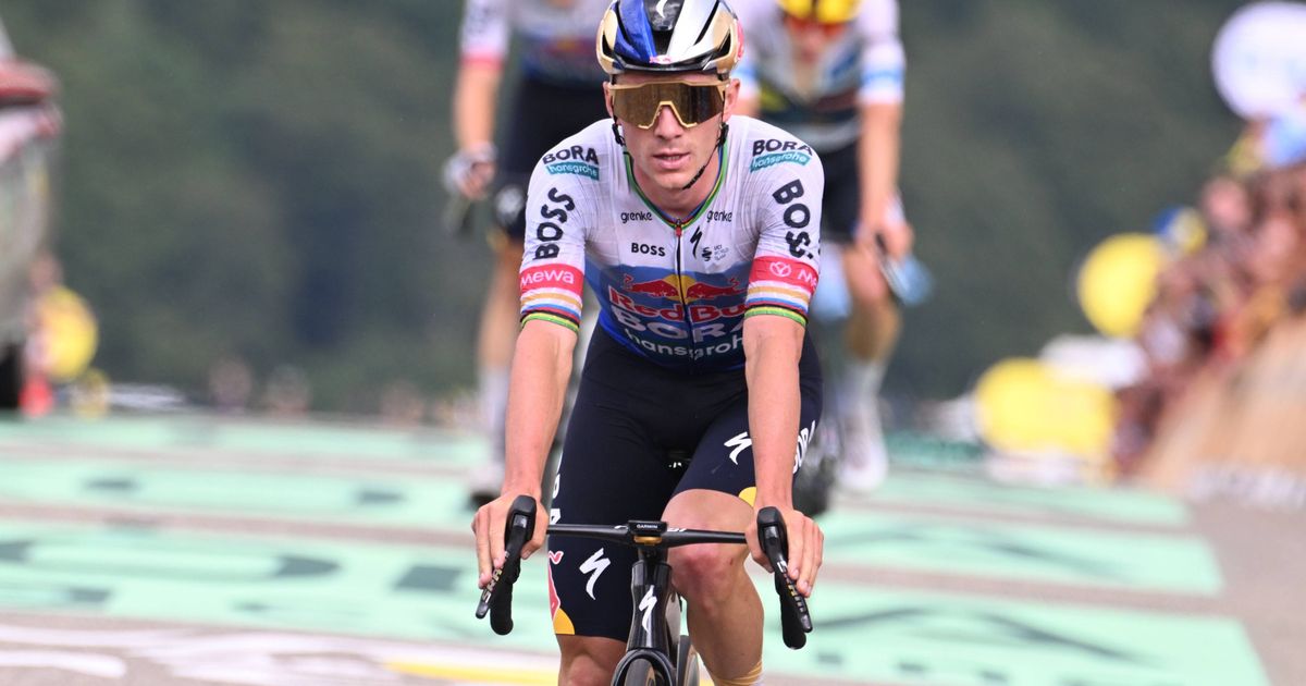 Evenepoel got held up by a team car on Tour de France stage 14
