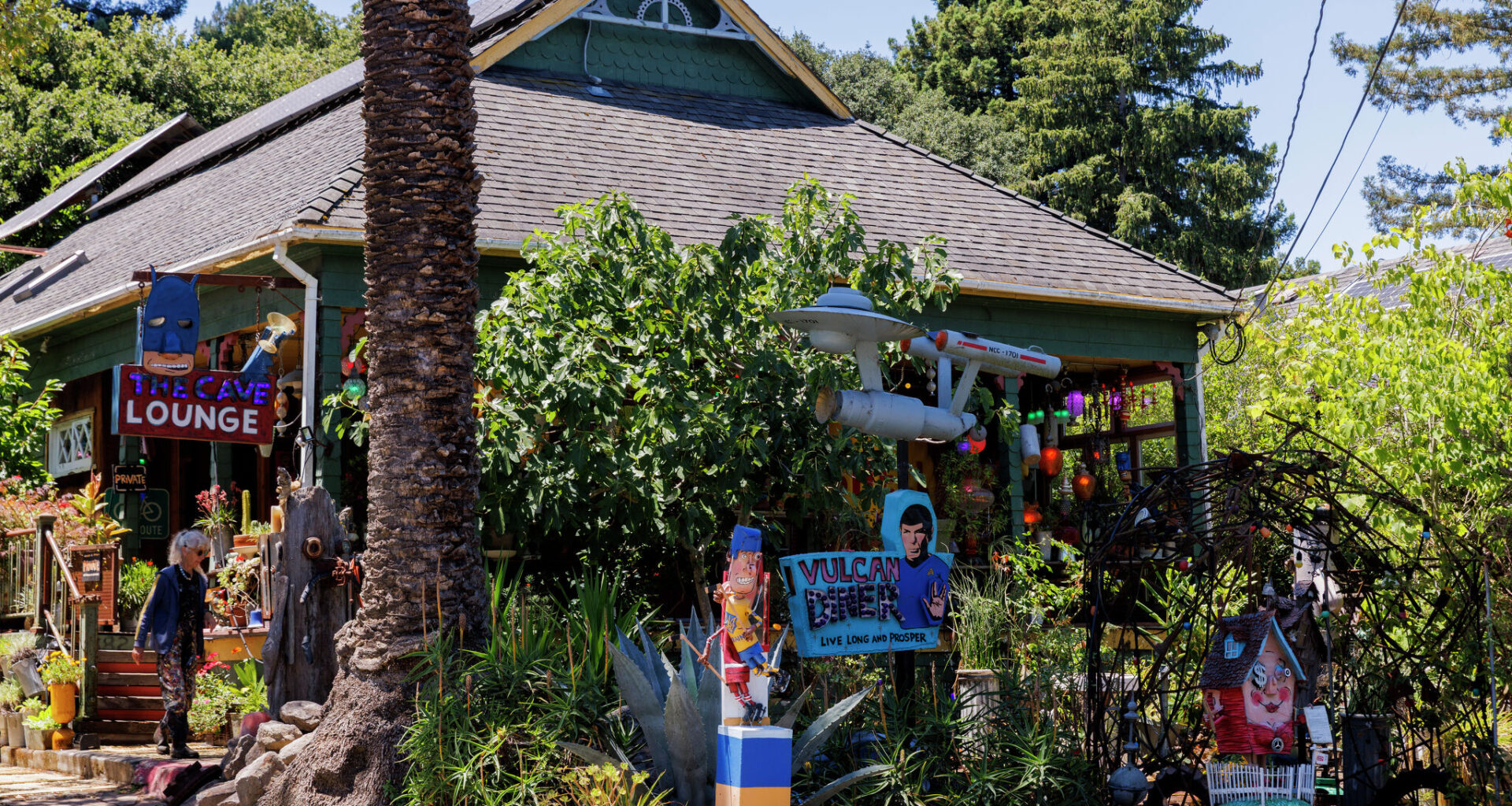 A Sebastopol artist gave away sculptures and created a destination