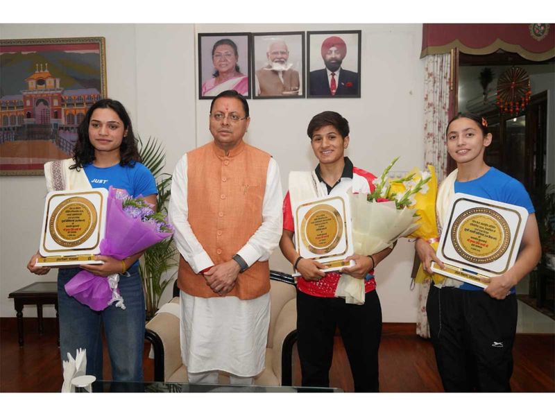 CM Pushkar Singh Dhami felicitates Nikita Chand, Kajal Farswan, Aarti Dhariyal for boxing medals