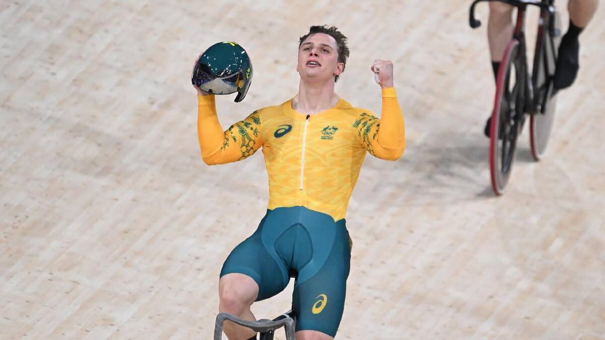 Matt Richardson enjoys the last medal he won for Australia - silver in the Olympic keirin. (Dave Hunt/AAP PHOTOS)