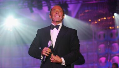 Paul Anka praises Sinatra and Elvis while blasting autotune singers