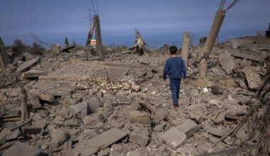 Thousands prevented from returning home to southern Lebanon