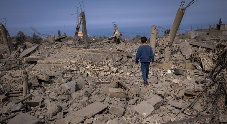 Thousands prevented from returning home to southern Lebanon
