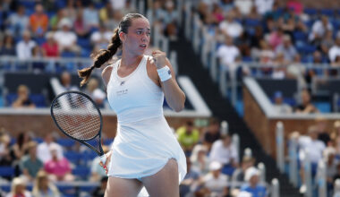 Valentova dethrones Bouzkova in Prague third-set tiebreak thriller