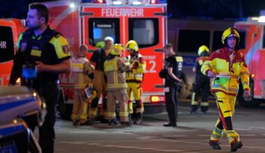 Manhunt after car rams crowd at Berlin Pride parade