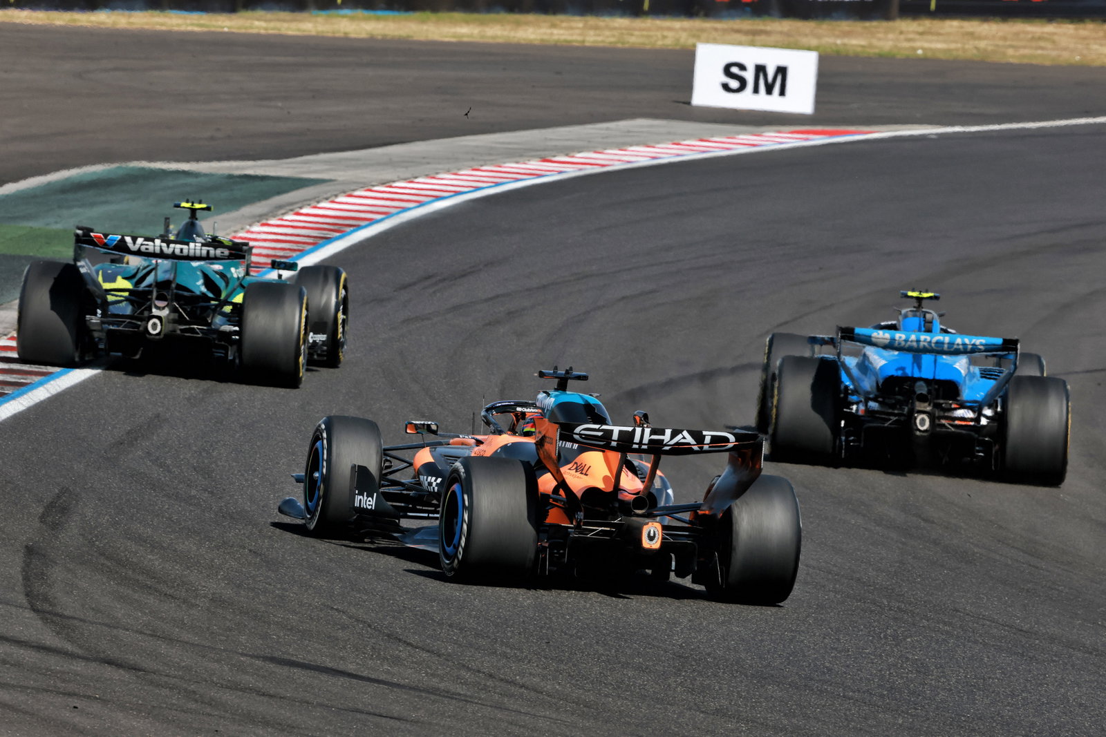 Sainz blames blue flag failure for Piastri clash