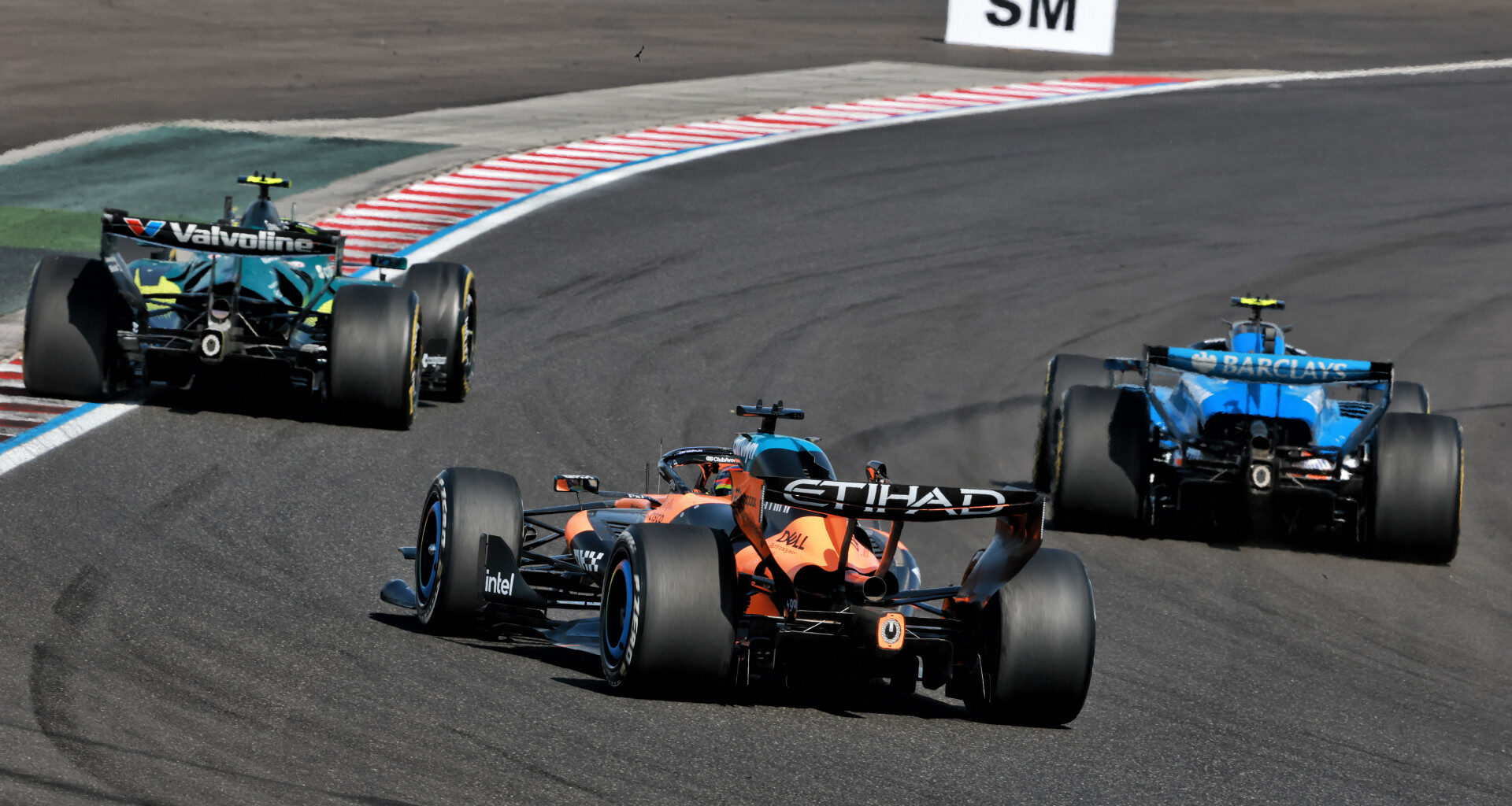 F1 news: Carlos Sainz blames blue flag failure for Oscar Piastri clash