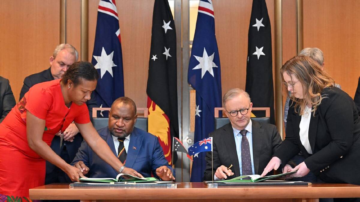 PNG's James Marape and Anthony Albanese previously signed a bilateral security agreement. (Mick Tsikas/AAP PHOTOS)