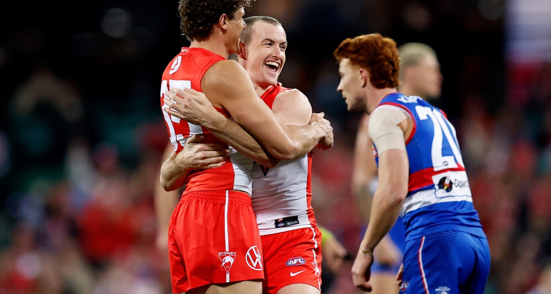Curnow seizes Coleman lead in Swans' rout of Bulldogs